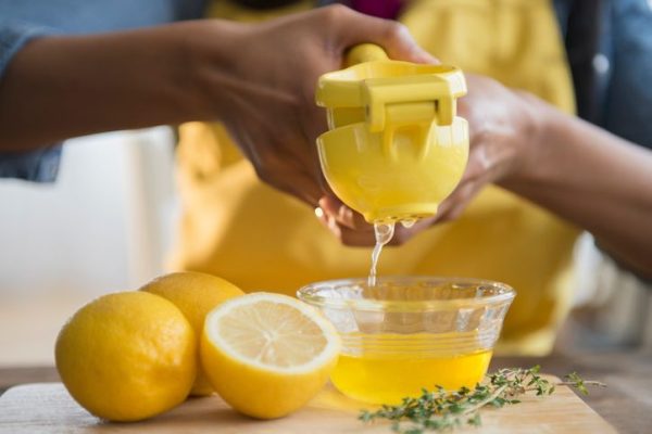 How Do You Squeeze Lemon Juice In A Juicer?