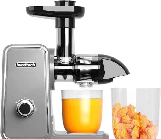 how does a masticating juicer work