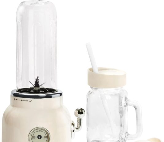 frigidaire esmm100 cream retro smoothie maker blender with mason jar perfect for shakes and smoothies 300 watt cream