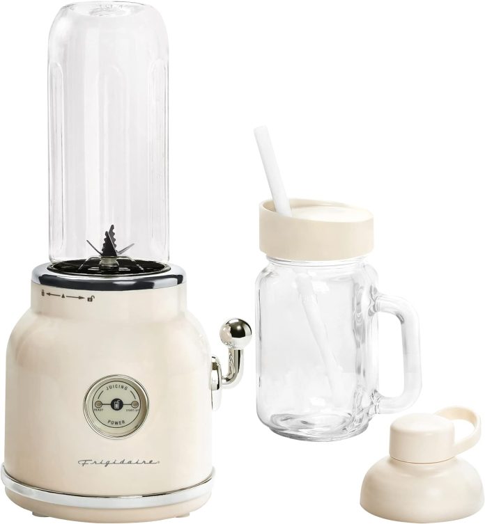 frigidaire esmm100 cream retro smoothie maker blender with mason jar perfect for shakes and smoothies 300 watt cream